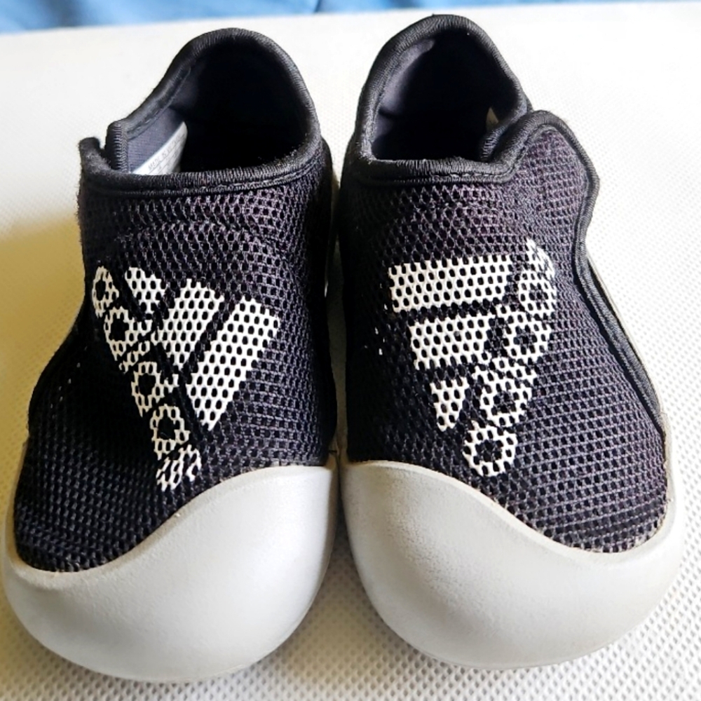 Adidas Toddler water sandal sz 6